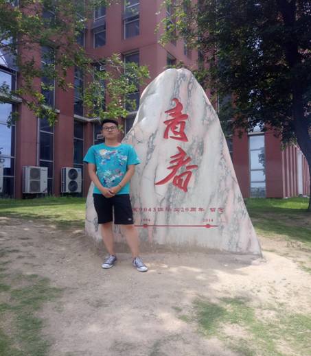 优秀校友高铭轩照片.jpg